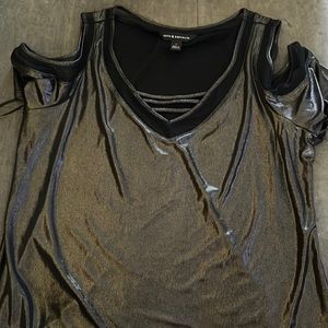 NEW Rock & Republic Shimmer Shoulder Cut Out Top